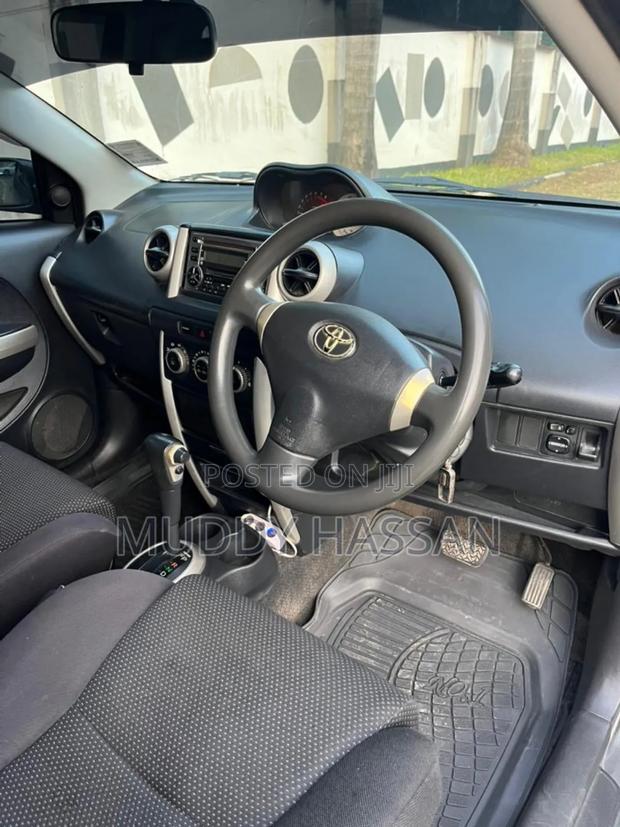 Toyota IST 2005 Gray