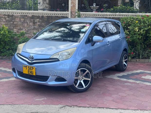 Toyota Ractis 2012 Blue