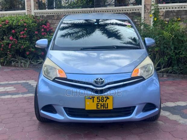 Toyota Ractis 2012 Blue
