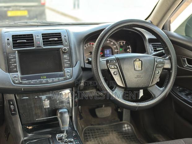 Toyota Crown 2009 White