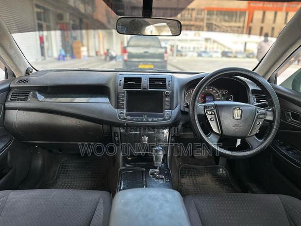 Toyota Crown 2009 White
