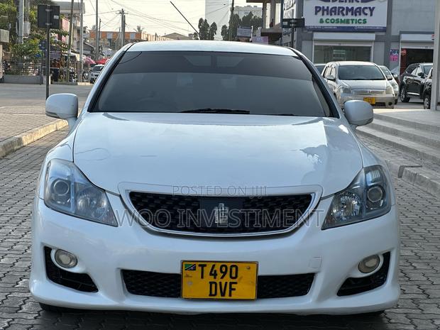 Toyota Crown 2009 White