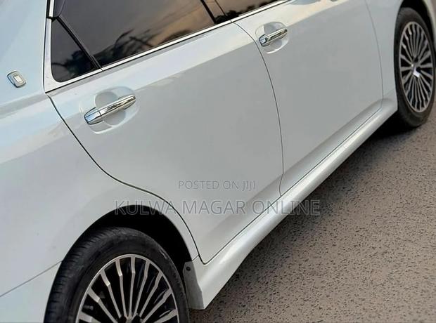 Toyota Crown 2010 White
