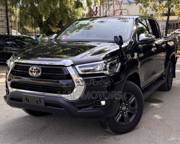 Toyota Hilux 2023 Matt Black