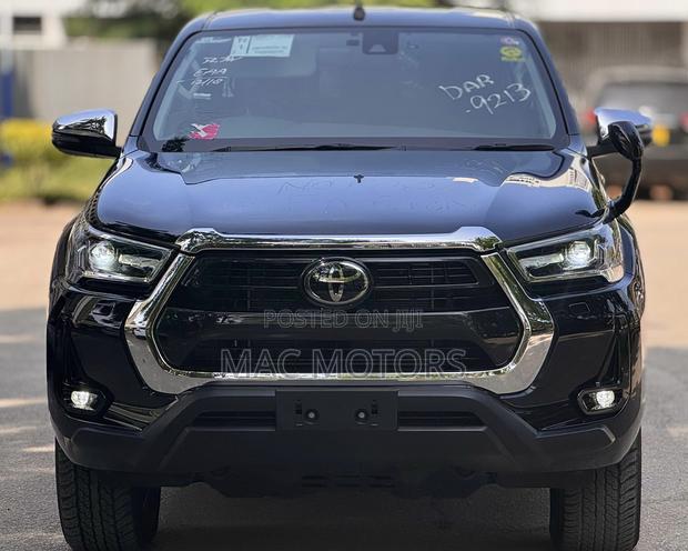 Toyota Hilux 2023 Matt Black