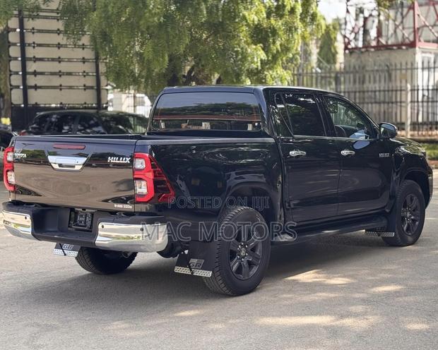 Toyota Hilux 2023 Matt Black