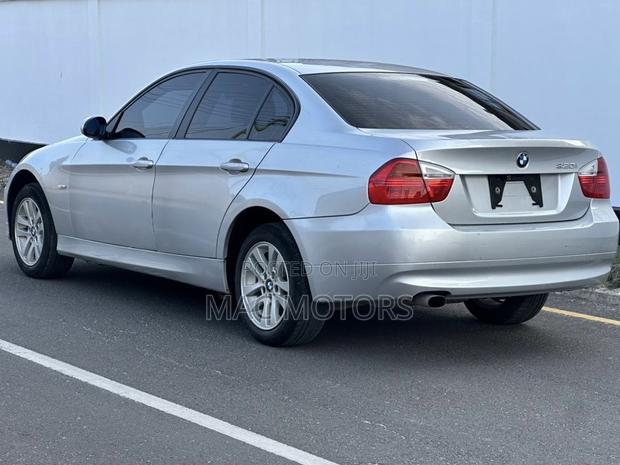BMW 3 Series 320i RWD 2006 Silver