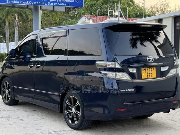 Toyota Vellfire 2009 Blue