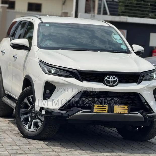 Toyota Fortuner 2023 Pearl