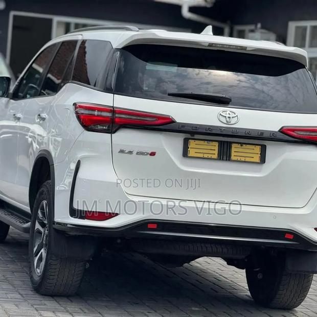 Toyota Fortuner 2023 Pearl