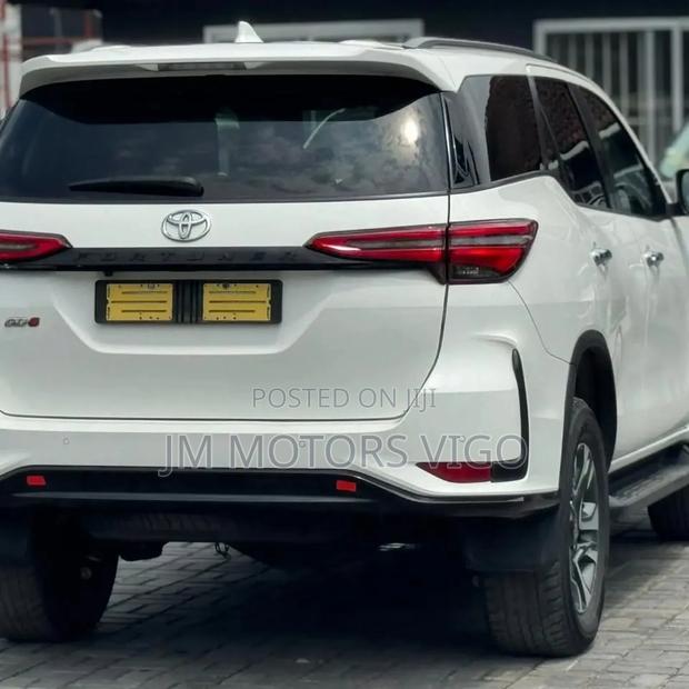 Toyota Fortuner 2023 Pearl