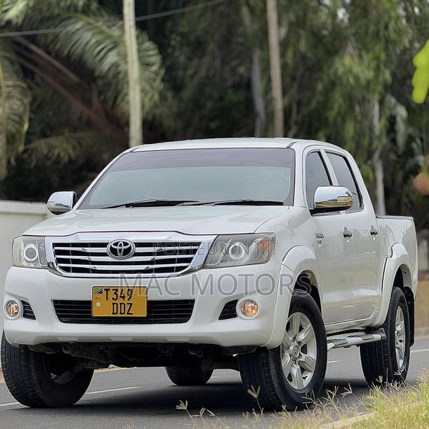 Toyota Hilux 2014 White