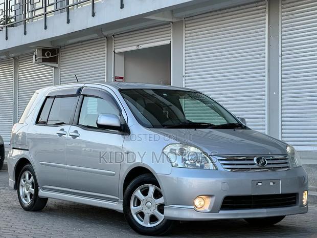 Toyota Raum 2006 Silver