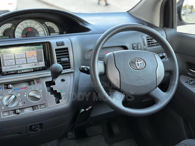 Toyota Raum 2006 Silver