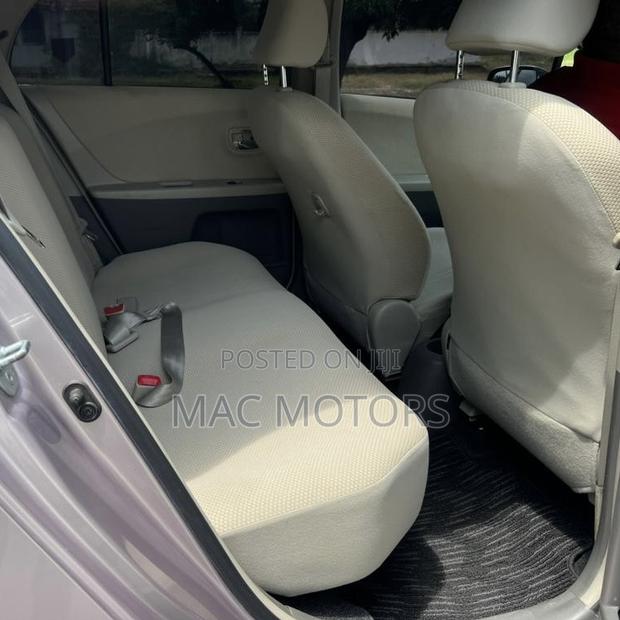 Toyota Vitz 2010 Silver