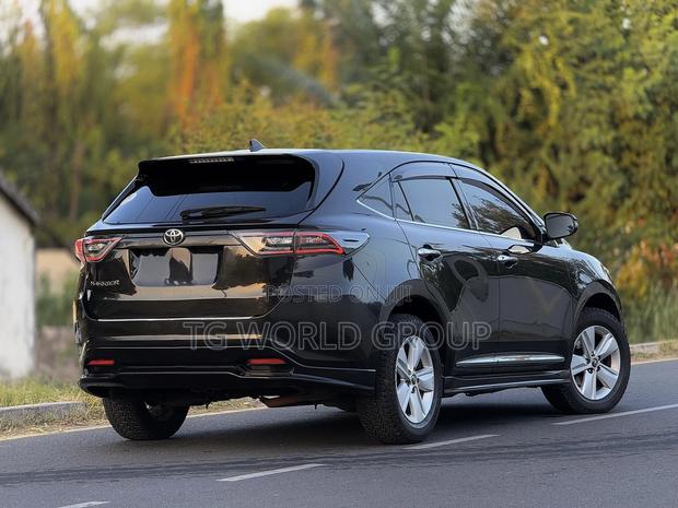Toyota Harrier 2.0 2014 Black