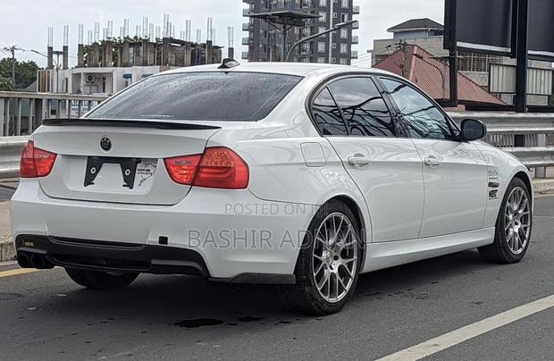 BMW 3 Series 320i RWD 2010 Pearl