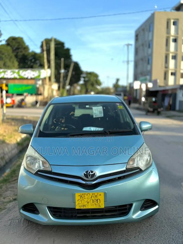 Toyota Ractis 2012 Silver