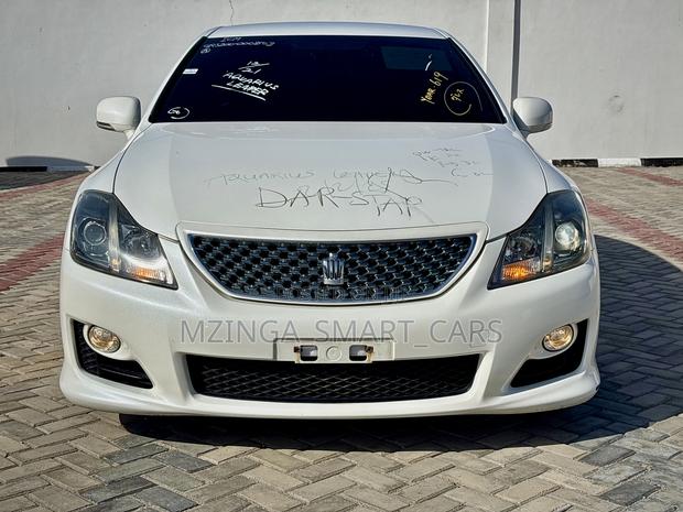 Toyota Crown 2009 White