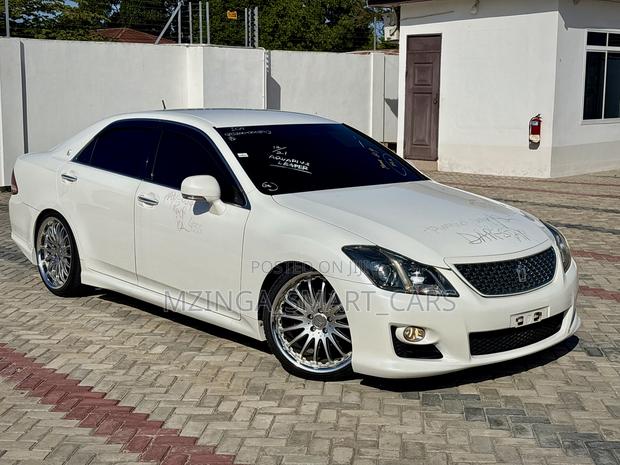 Toyota Crown 2009 White