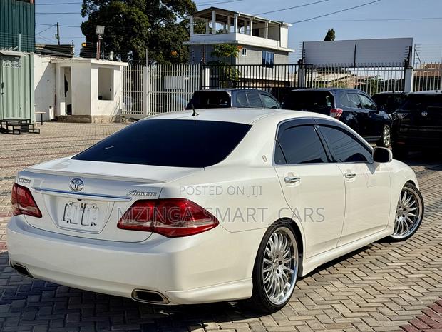 Toyota Crown 2009 White