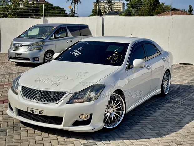 Toyota Crown 2009 White