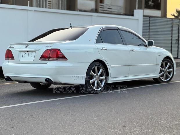 Toyota Crown 2006 Pearl
