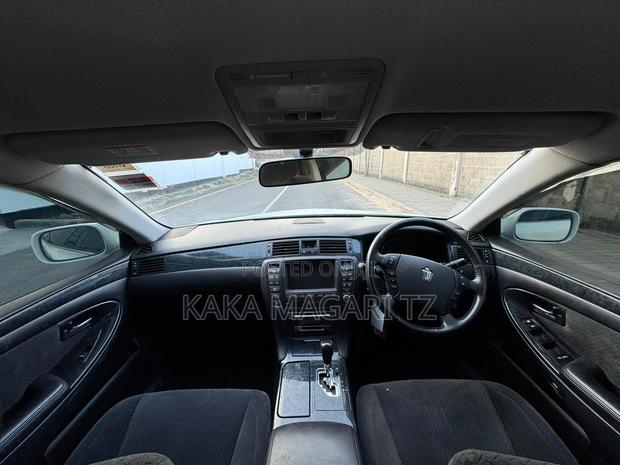 Toyota Crown 2006 Pearl