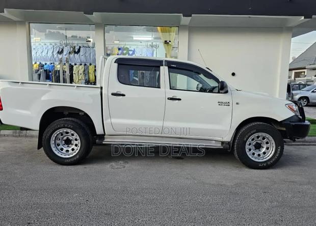 Toyota Hilux 2006 White