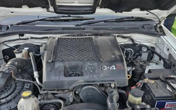 Toyota Hilux 2006 White