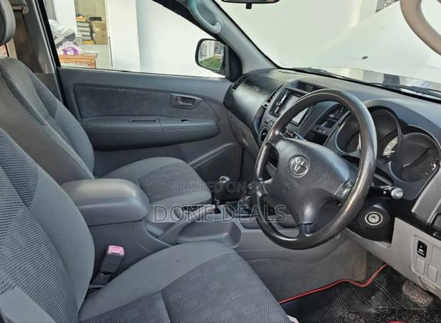 Toyota Hilux 2006 White
