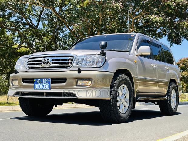 Toyota Land Cruiser 2000 Beige