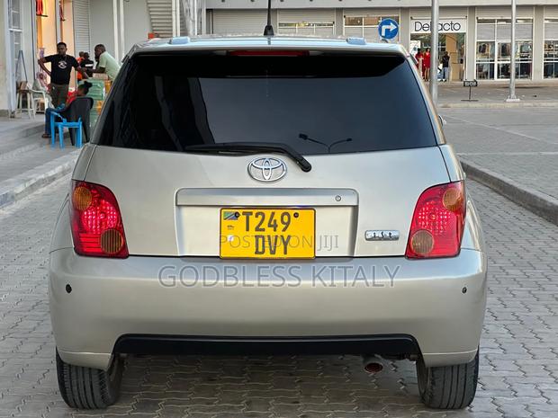 Toyota IST 2004 Gold
