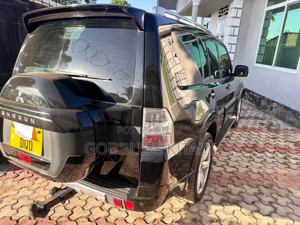 Mitsubishi Pajero 2015 Black