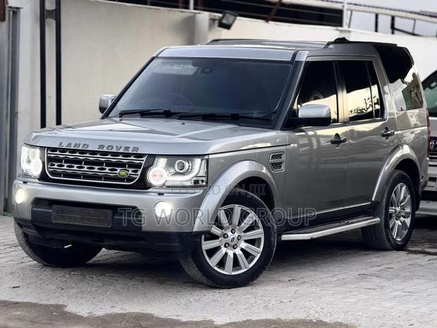 Land Rover Discovery 2015 Gold