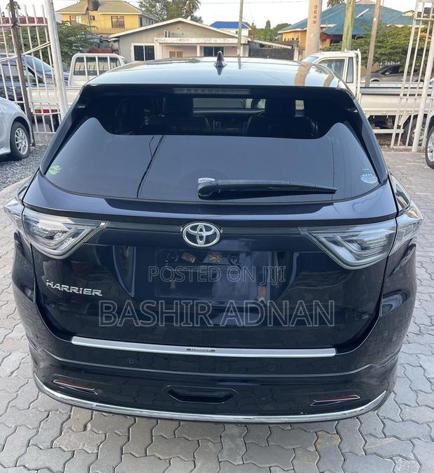 Toyota Harrier 2.0 2015 Black