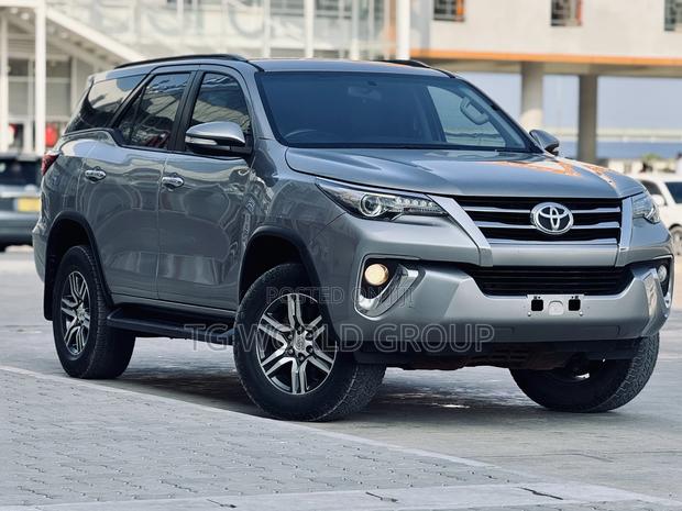Toyota Fortuner 2.8 D AWD 2019 Silver