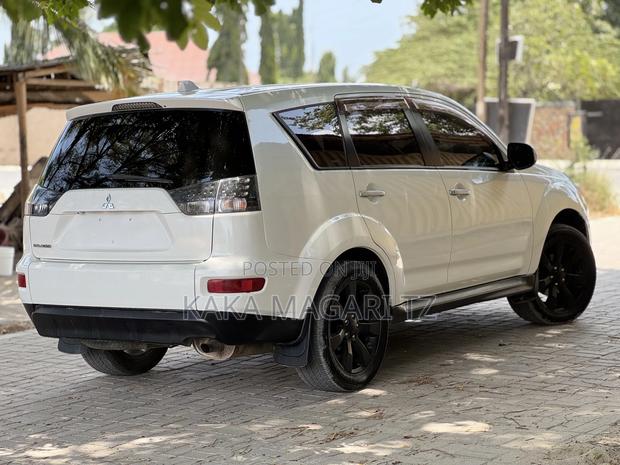 Mitsubishi Outlander 2012 Pearl