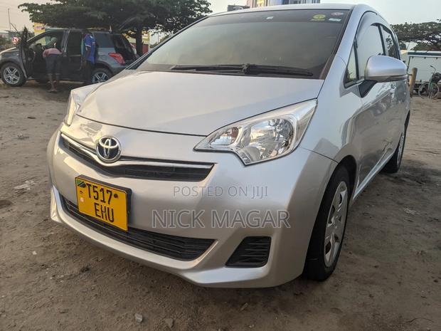 Toyota Ractis 2010 Silver