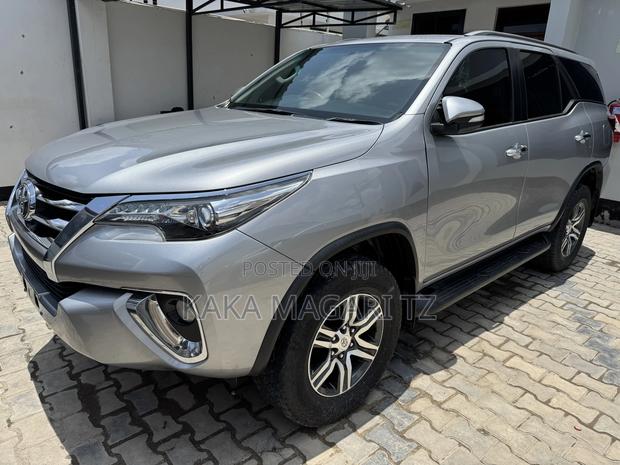 Toyota Fortuner 2019 Silver