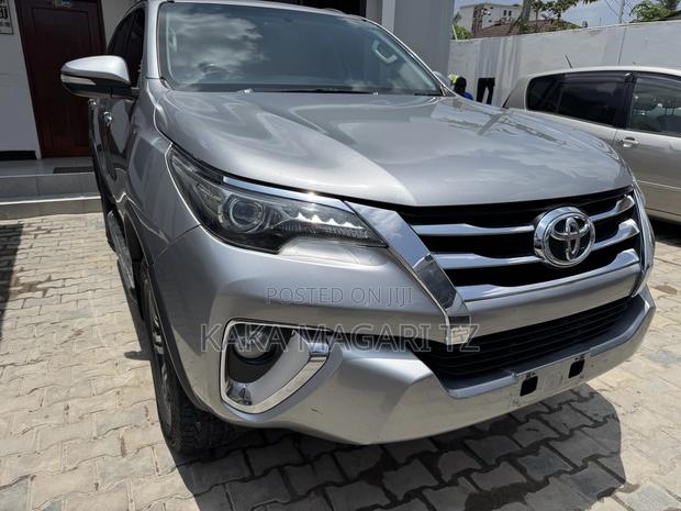 Toyota Fortuner 2019 Silver