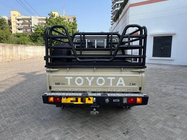 Toyota Land Cruiser 2019 Gold