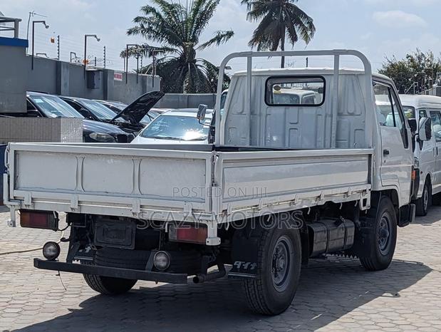 Toyota Dyna 1995 White