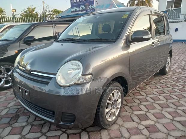 Toyota Sienta 1.5 AWD 2008 Gray