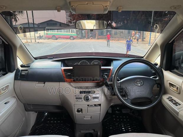 Toyota Noah 2005 White