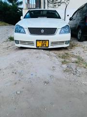 Toyota Crown Royale 2005 White for sale