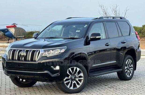 Toyota Land Cruiser Prado 2023 Black