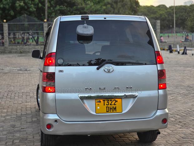 Toyota Noah 2003 Silver
