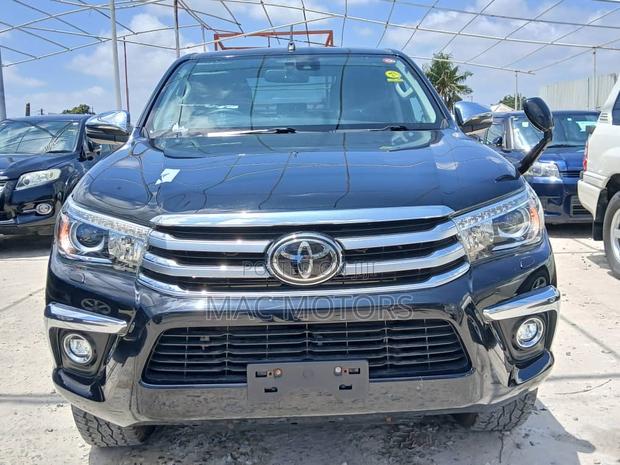 Toyota Hilux 2019 Black