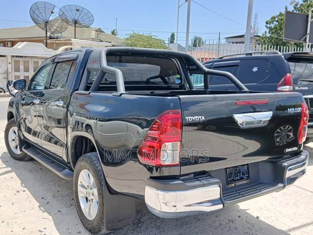 Toyota Hilux 2019 Black